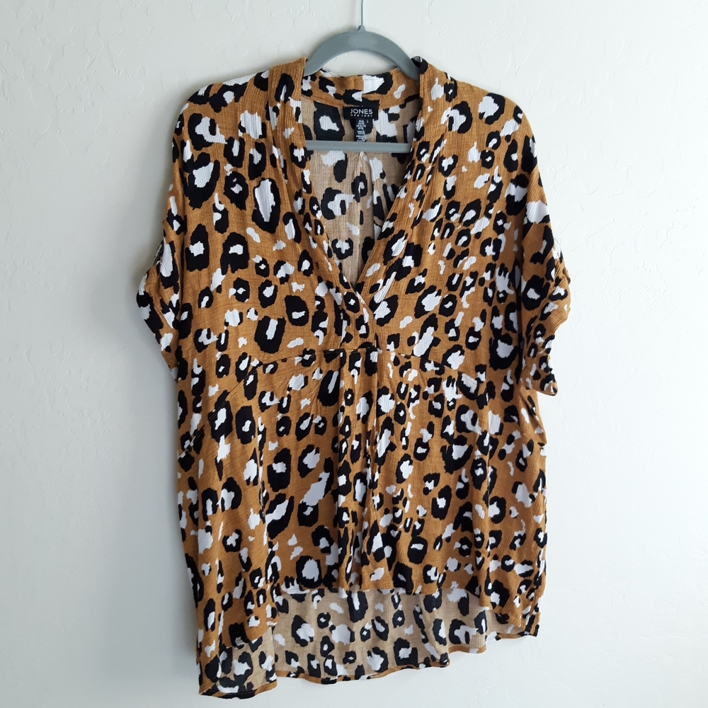 Leopard semi peplum top XL Jones new york